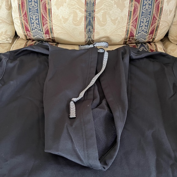 Nike Fit black hoodie with front pockets - Picture 4 of 8